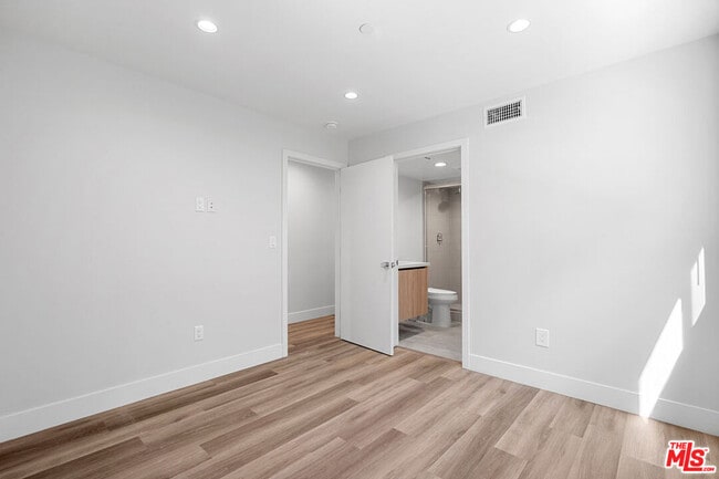 Building Photo - 14804 1/2 Vanowen St