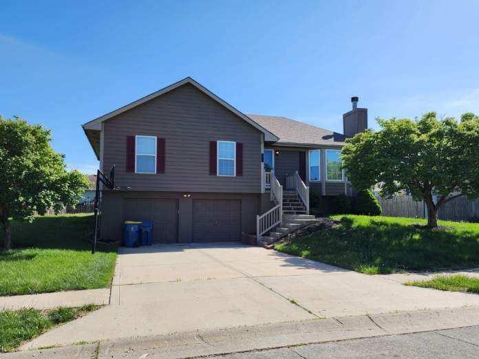 211 E 22nd St House for Rent in Kearney, MO