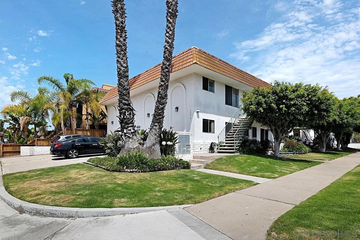 Primary Photo - 1376 Oliver Ave