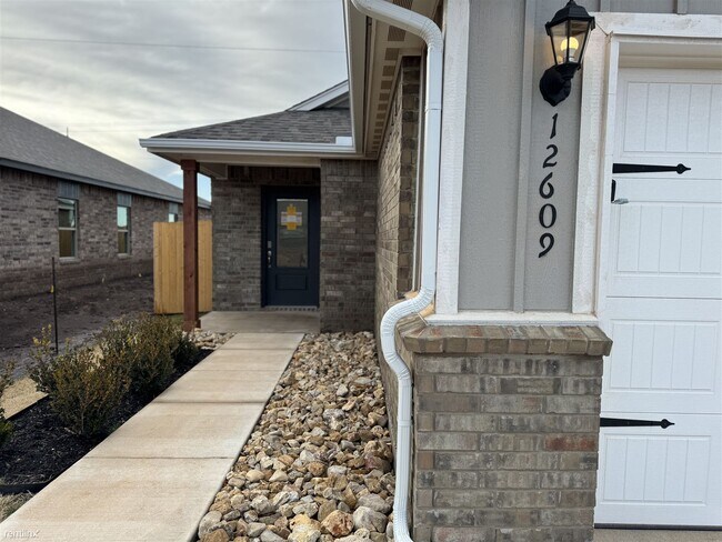 Foto del edificio - 3 br, 2 bath House - 12609 Florence Ln
