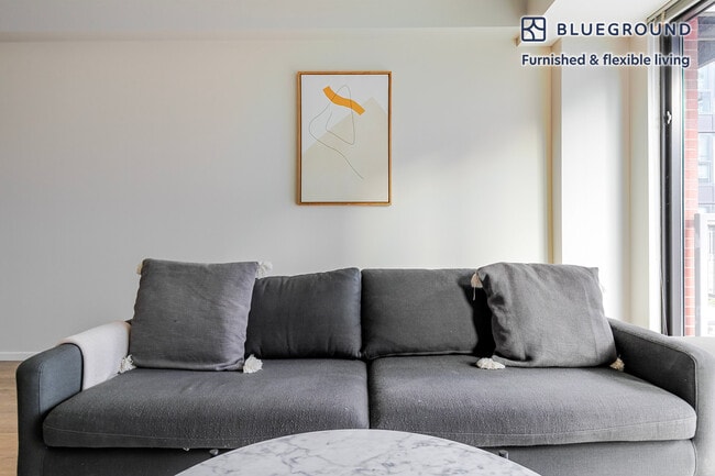 Building Photo - 211 W Scott St