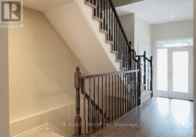 Building Photo - 520 Earnscliffe Grove