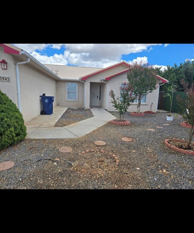 Building Photo - 3945 Camino Vista Verde