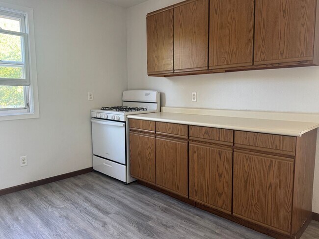 Foto del edificio - 548-550 Bowen St.