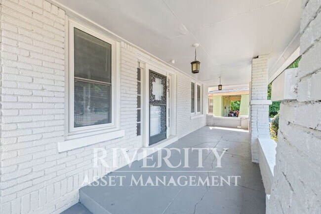 Foto del edificio - Step into a piece of Memphis history with this stunning, newly renovated home!!! Section 8 Welcom...