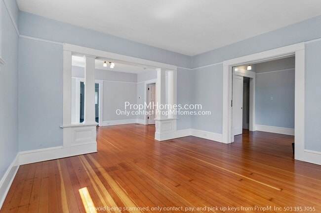 Building Photo - Ground Level Two Bedroom Duplex In The Heart Of NE Portland!
