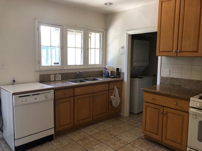 Cocina - 513 N Gardner St