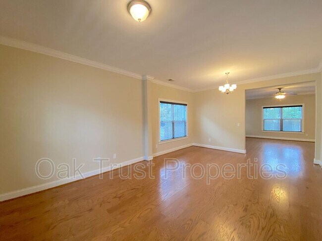 Building Photo - 310 Comiskey Park Cir