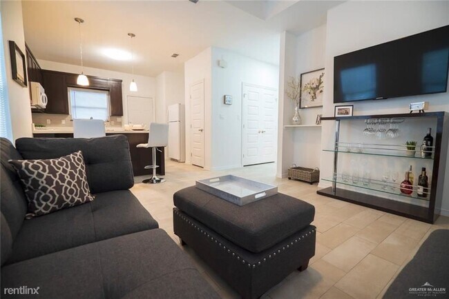 Building Photo - 2 br, 2 bath 4plex - 3813 Valeria Street 4