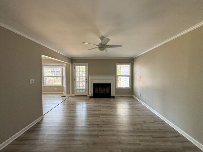 Foto del edificio - Charming 4 Bed 2 Bath Home in Jack Britt
