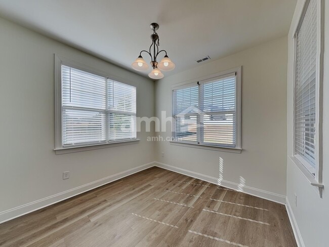 Foto del edificio - 166 Sequoia Dr