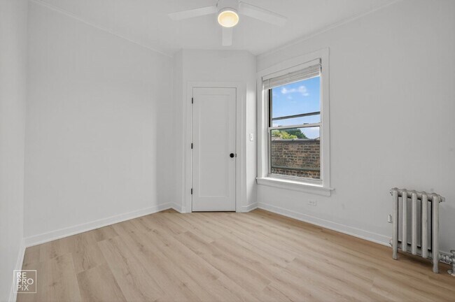 Foto del edificio - 6971 N Bell Ave