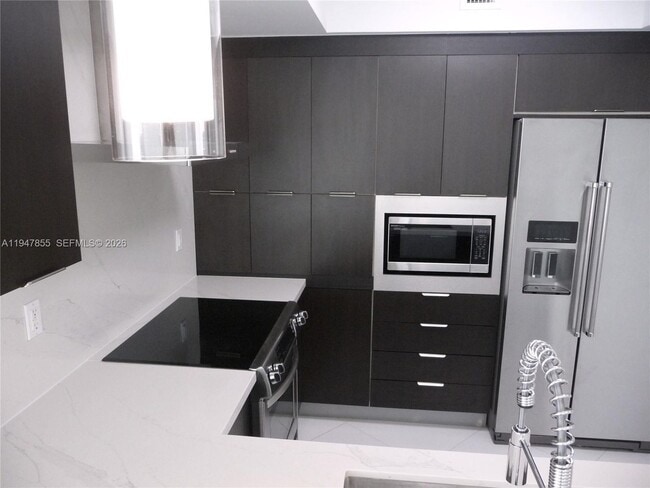 Foto del edificio - 250 Sunny Isles Blvd