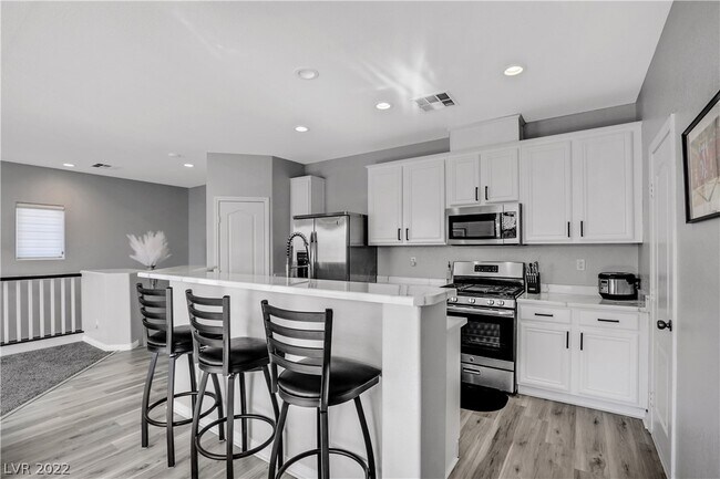 Foto del edificio - 3917 Sweet Pine St