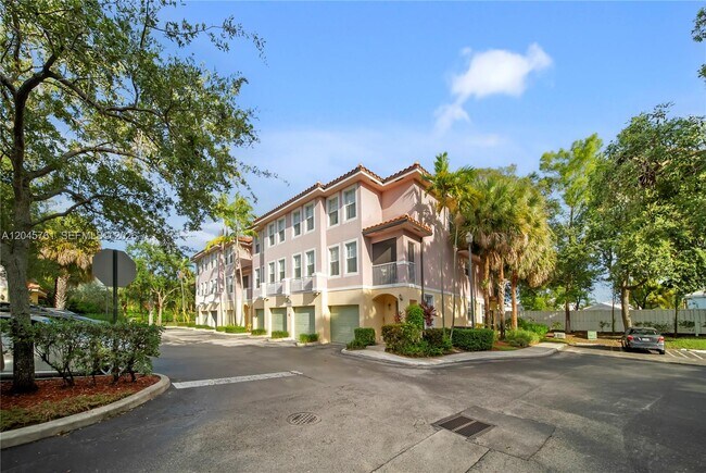 Foto del edificio - 6378 W Sample Rd