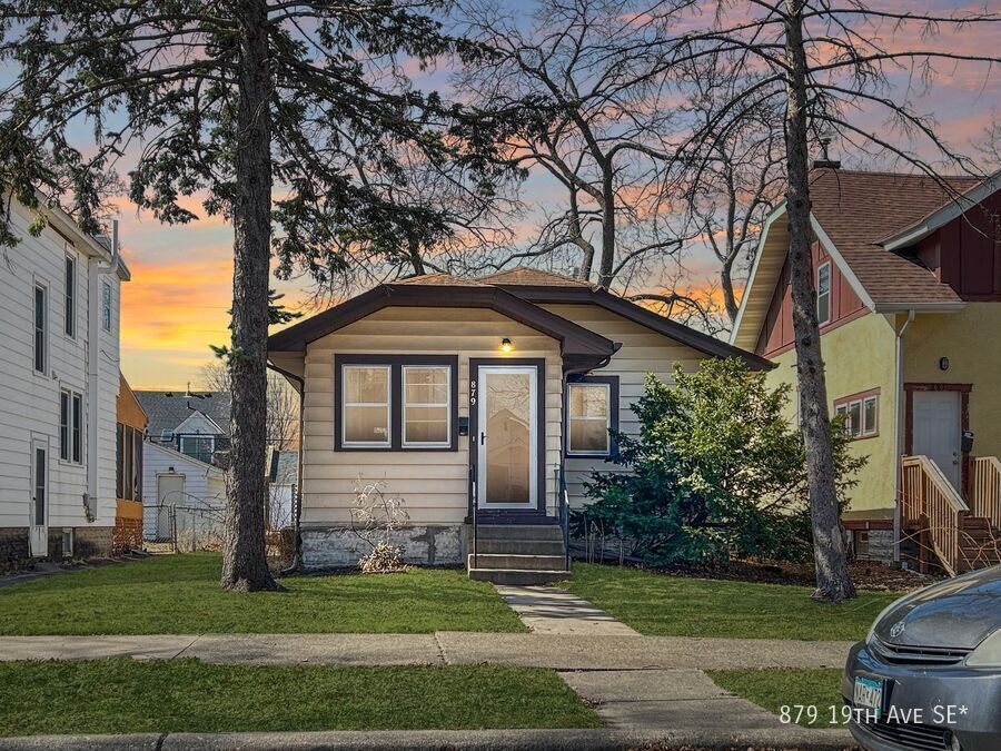 Foto principal - 879 19th Ave SE