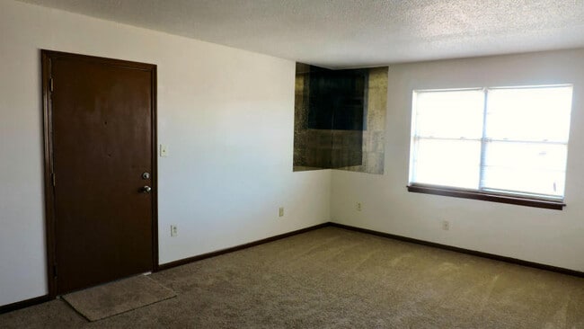 Building Photo - 710 Claudell Ln