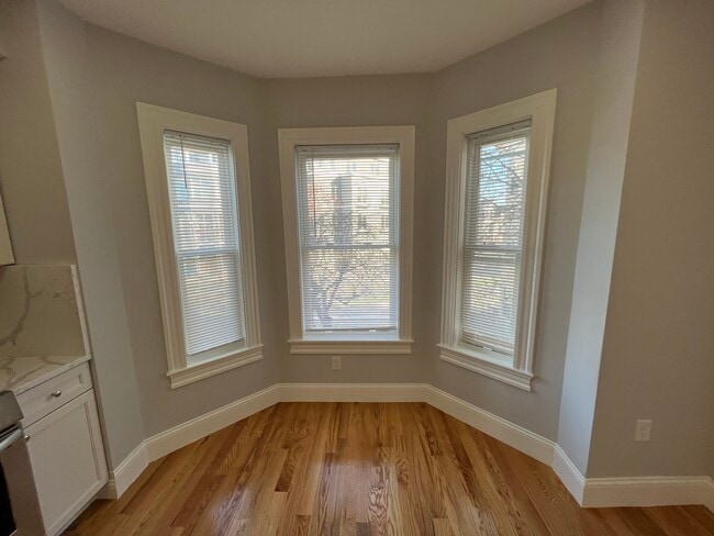 Building Photo - 372 Oxford St