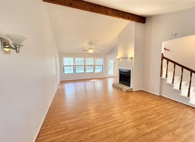 Foto del edificio - 233 FM 696