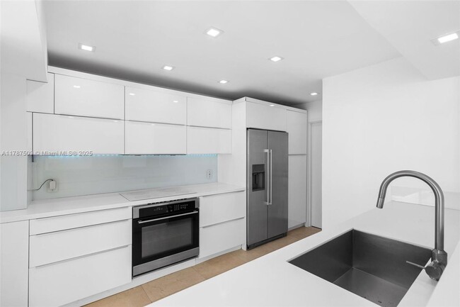 Foto del edificio - 1420 Brickell Bay Dr