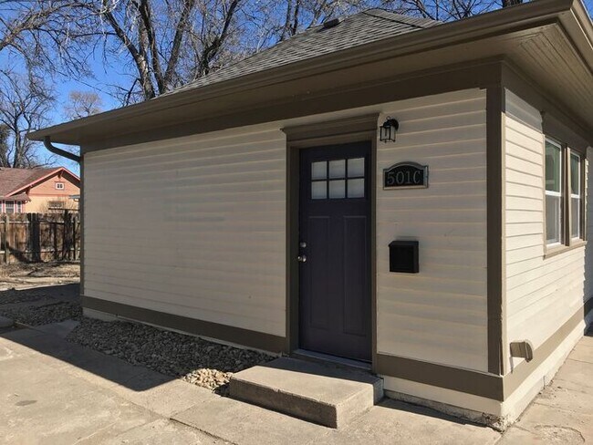 Building Photo - Gorgeous Studio remodel!