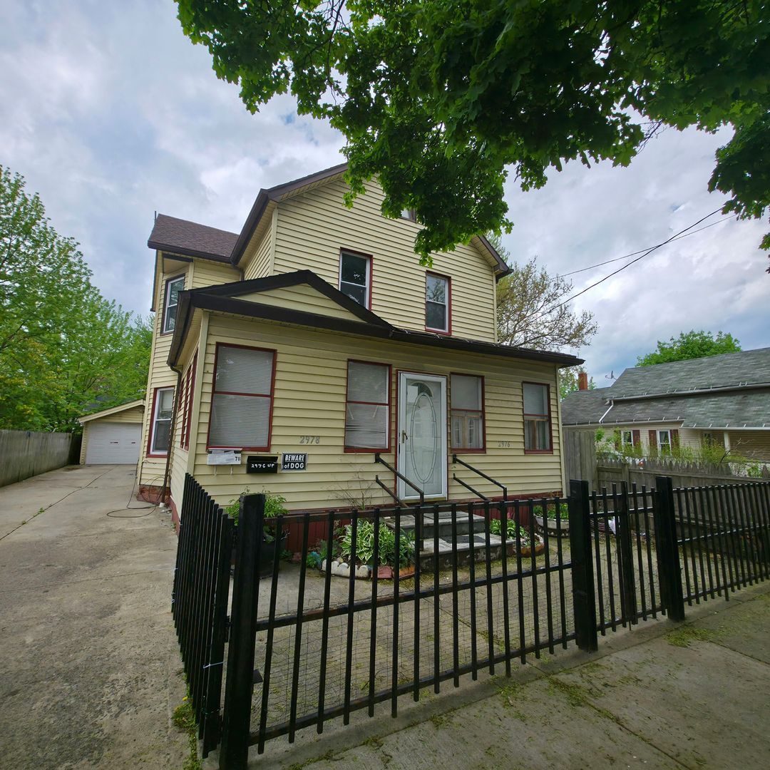 2978-2978 W 32nd St Cleveland, OH 44113 – photo 1