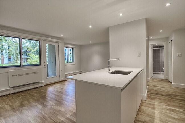 Photo du bâtiment - 1525 Av. Victoria