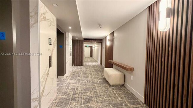 Foto del edificio - 6365 Collins Ave