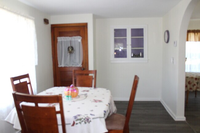 Foto del edificio - 7945 Willow Rd