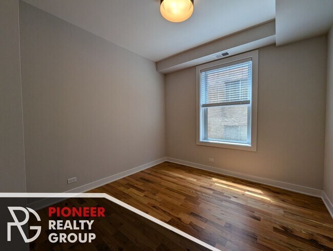 Foto del edificio - 656 W Wrightwood Ave
