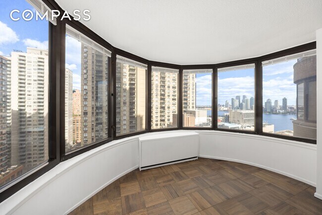 Foto del edificio - 330 E 38th St