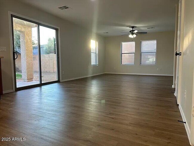 Foto del edificio - 4249 E Rousay Dr