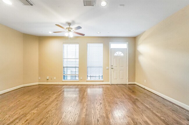 Building Photo - 2406 Calumet St