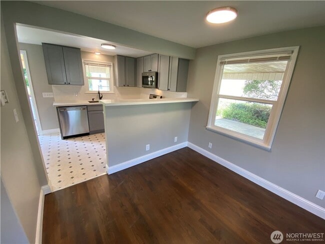 Building Photo - 2bd/1ba Seatac Home