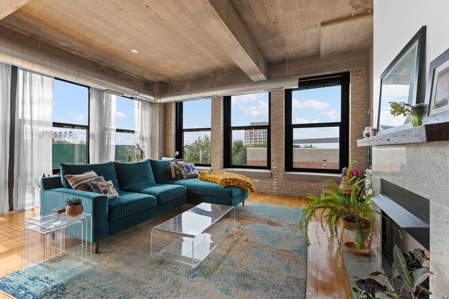 Building Photo - 1151 W 15th St