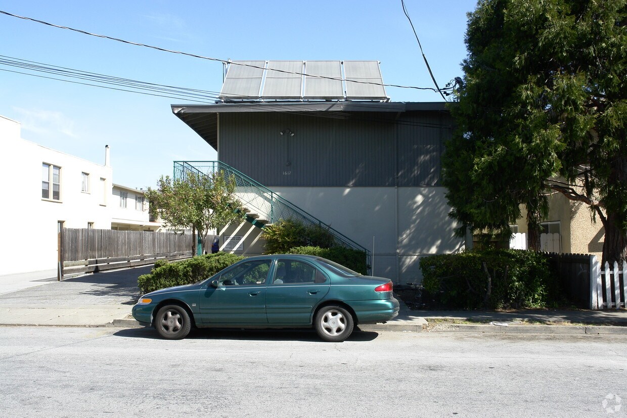 Foto del edificio - 1617 Hess Rd