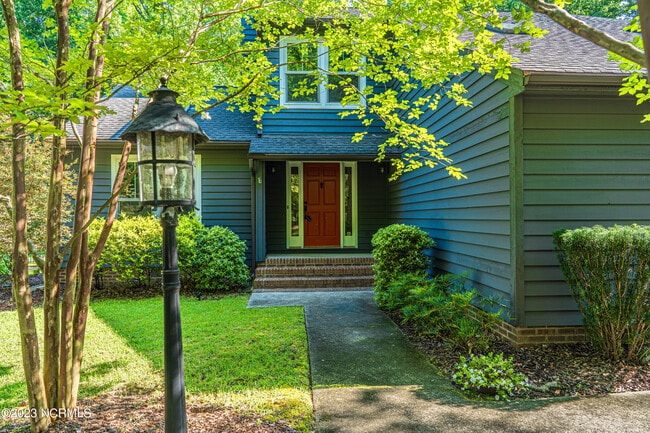 Building Photo - 145 Sandhurst Pl