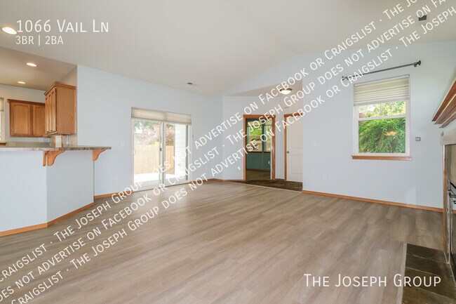 Foto del edificio - 1066 Vail Ln
