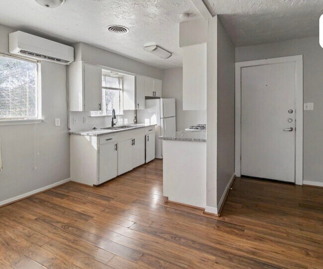 Foto del edificio - 1014 E 23rd St
