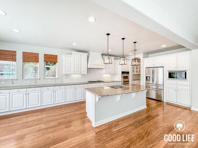 Foto del edificio - 823 Scenic Terrace Pl