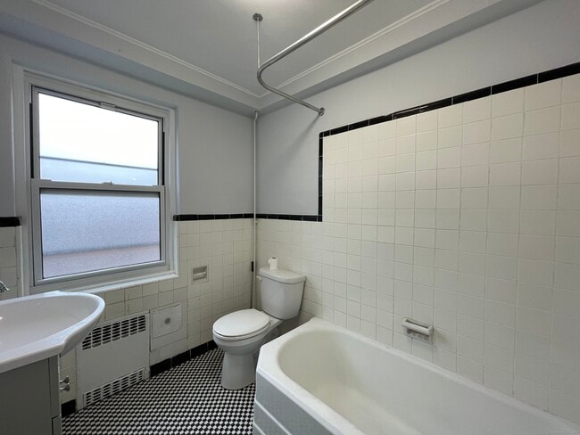 Building Photo - 230 Farmington Ave