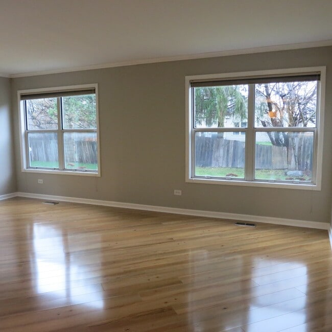Building Photo - 1206 Robin Dr