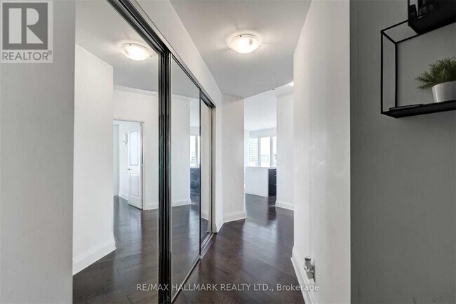 Building Photo - 65 St Mary St