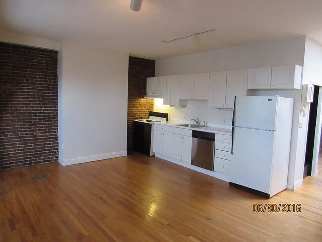 Building Photo - 674 Tremont St