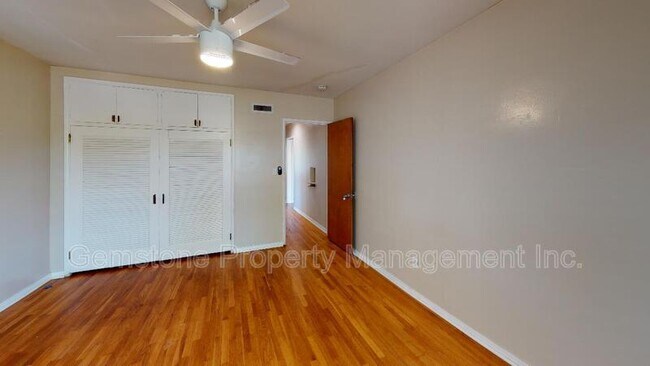 Foto del edificio - 4947 63rd St