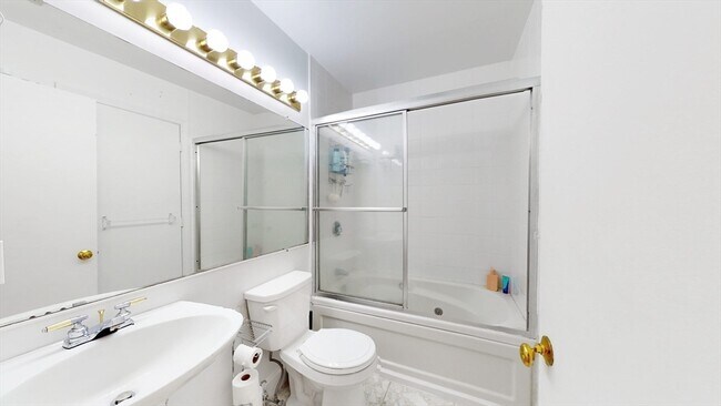 Building Photo - 421 Marlborough St