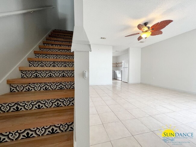 Building Photo - Updated 2 Bedroom Townhouse in Fort Walton!