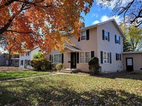 Building Photo - 903 S Main St