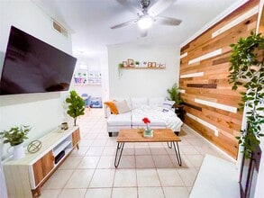 Building Photo - 921 Marine Dr