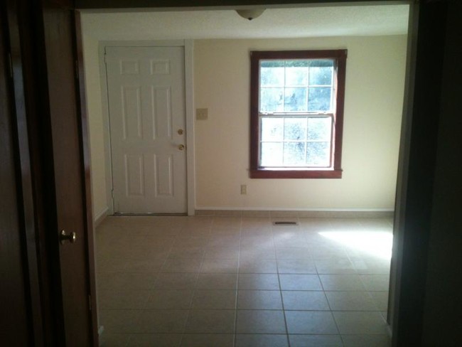 Building Photo - 3078 Oakdale Ave